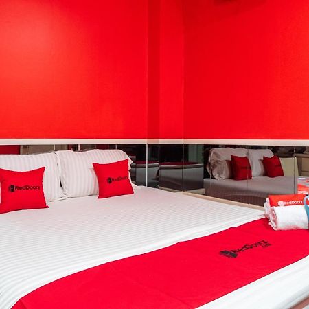 Reddoorz Plus Near Chadstone Mall Bekasi Exterior photo
