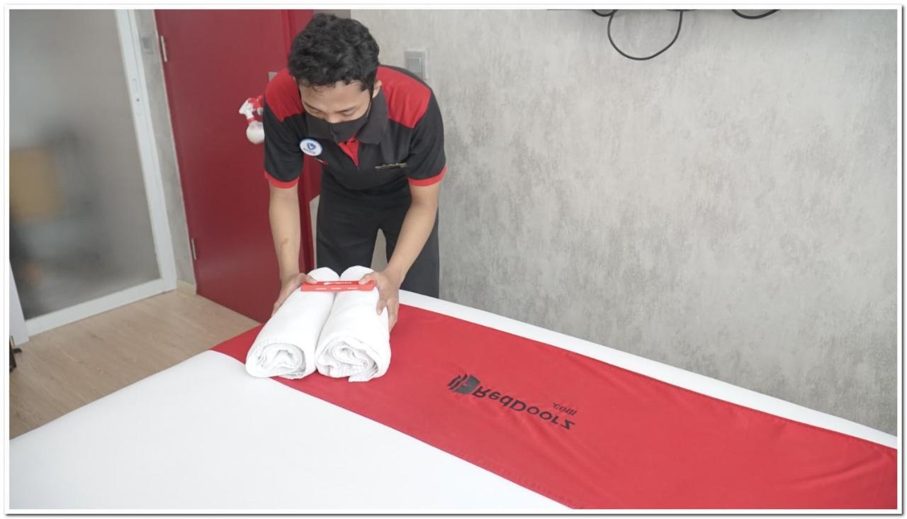 Reddoorz Plus Near Chadstone Mall Bekasi Exterior photo