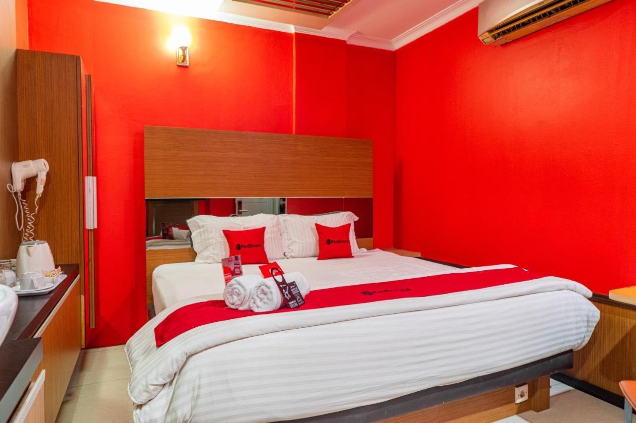 Reddoorz Plus Near Chadstone Mall Bekasi Exterior photo