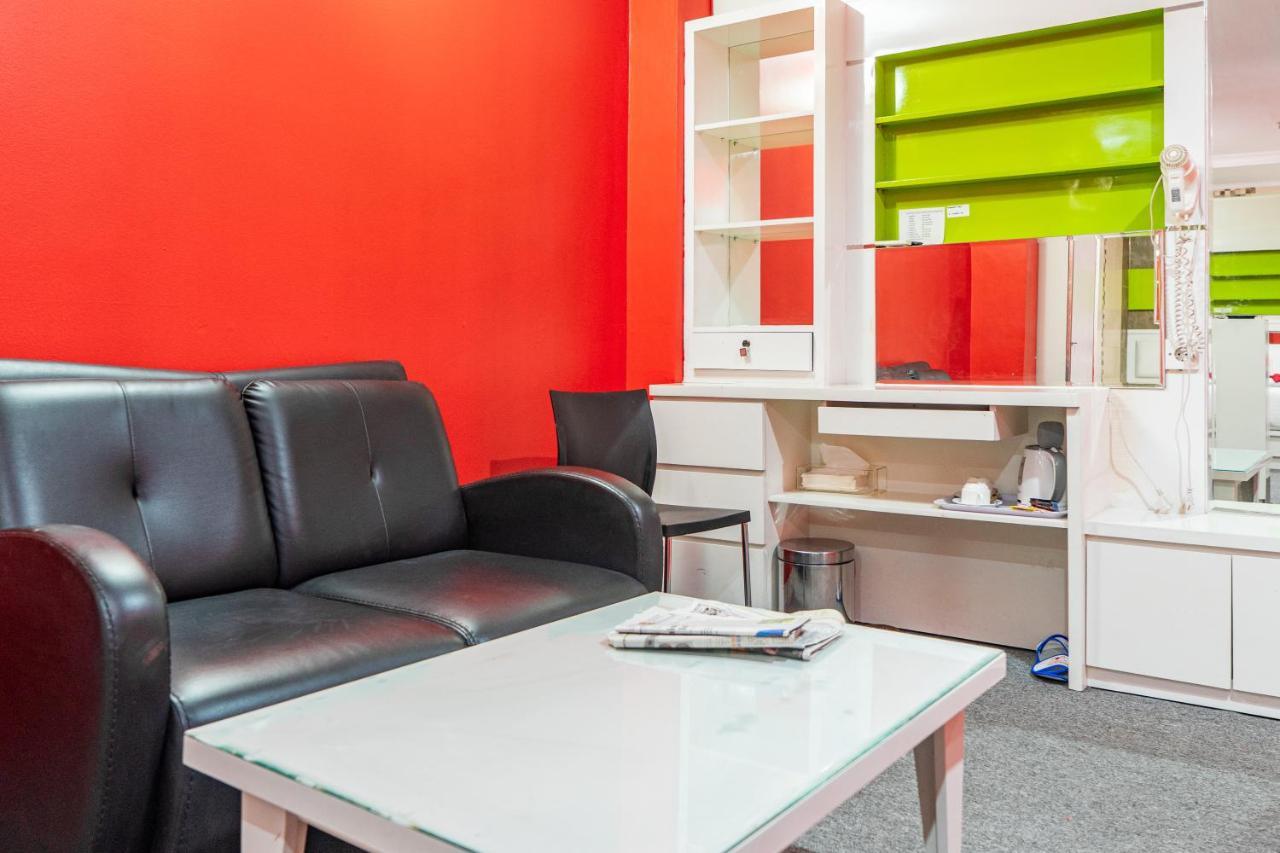 Reddoorz Plus Near Chadstone Mall Bekasi Exterior photo