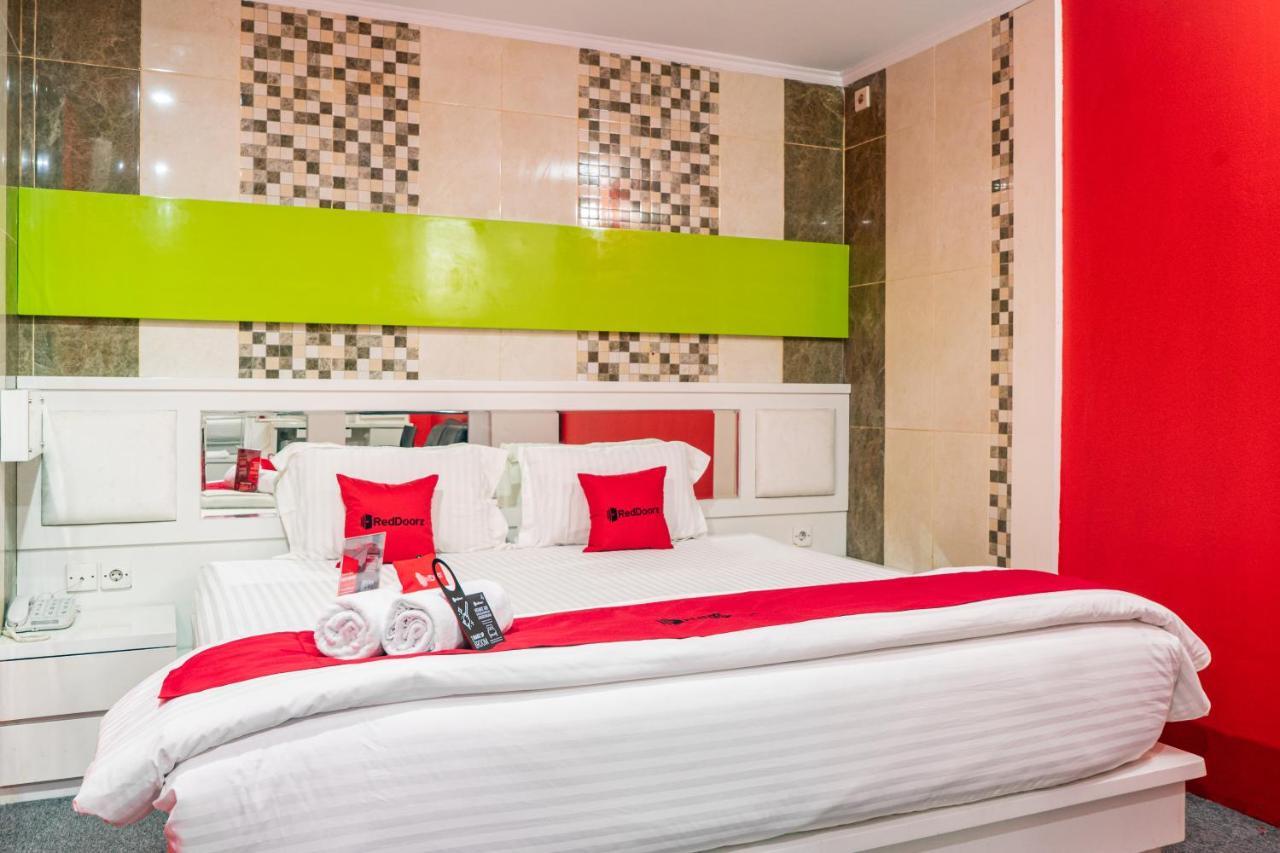 Reddoorz Plus Near Chadstone Mall Bekasi Exterior photo